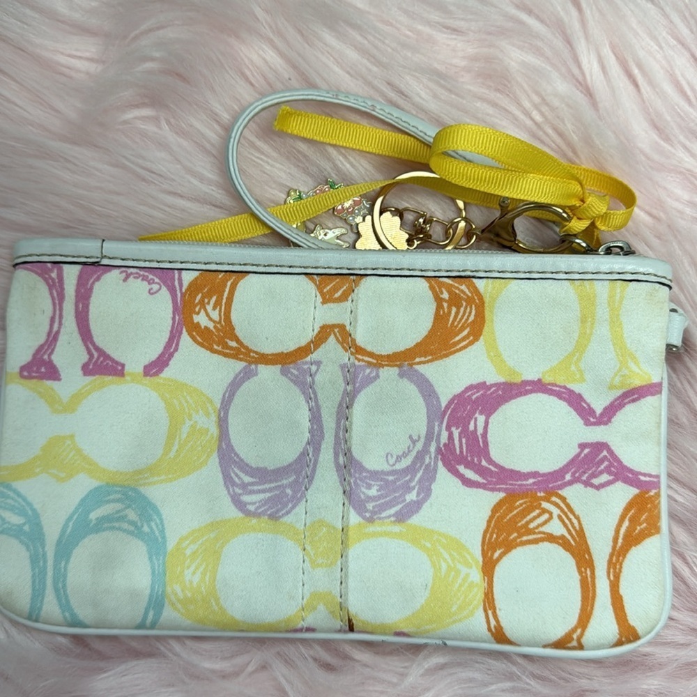 Colorful Spring Y2k coach wrislet with bunny keychain - Picture 4 of 7